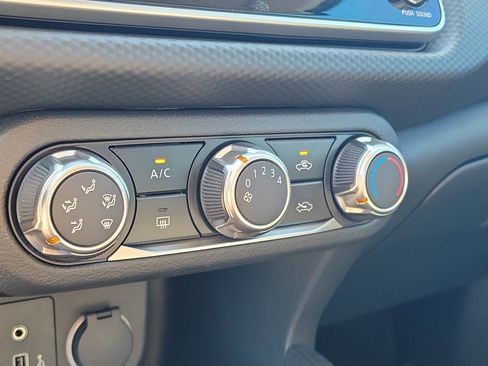 Certified 2025 Nissan Kicks Play S image 28