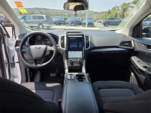 Used 2024 Ford Edge SE w/ Black Appearance Package image 18