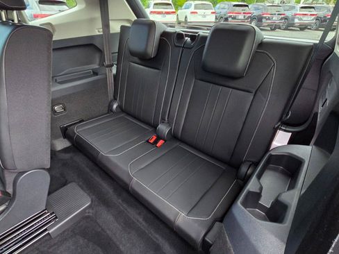 Certified 2023 Volkswagen Tiguan SE FWD image 45