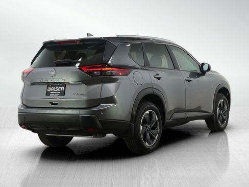 Used 2024 Nissan Rogue SV w/ SV Premium Package image 5