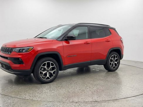 Used 2025 Jeep Compass Limited image 3