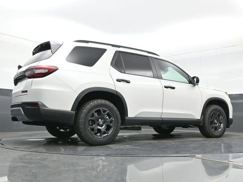 New 2025 Honda Pilot TrailSport image 25