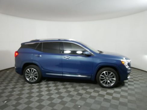 Used 2024 GMC Terrain Denali w/ Denali Premium Package image 2