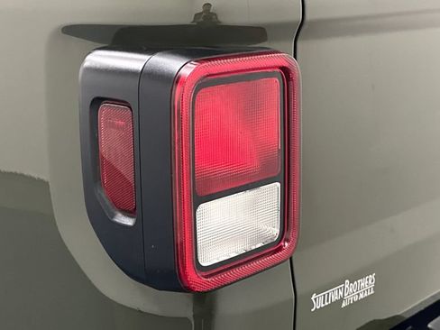 Used 2022 Jeep Gladiator Sport AWD/4WD image 23