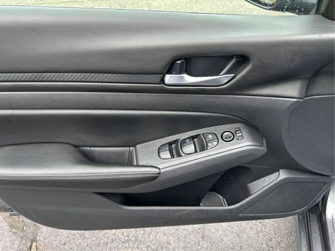Used 2024 Nissan Altima 2.5 SV FWD image 20