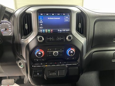 Used 2020 GMC Sierra 1500 SLE w/ X31 Off-Road Package image 16