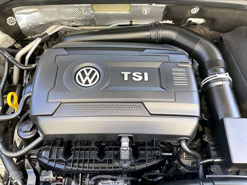 Used 2014 Volkswagen Beetle R-Line FWD image 31
