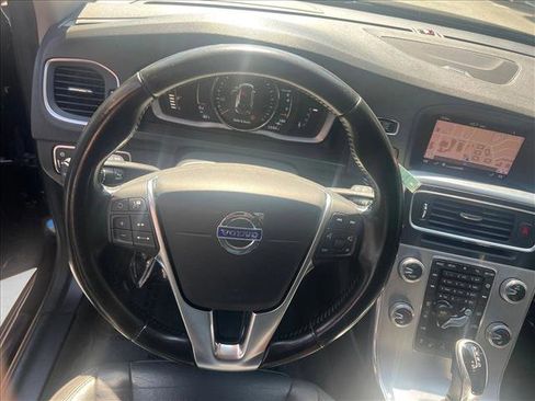 Used 2018 Volvo V60 T5 Cross Country Platinum image 23