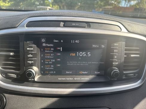 Used 2019 Kia Sorento SX image 13