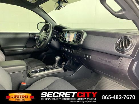 Used 2017 Toyota Tacoma TRD Sport w/ Tow Package (A/T) AWD/4WD image 30