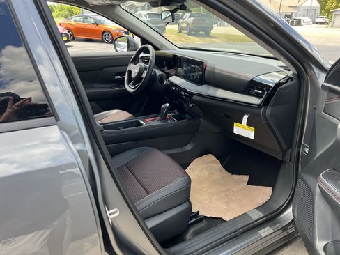 New 2025 Nissan Kicks SR image 13