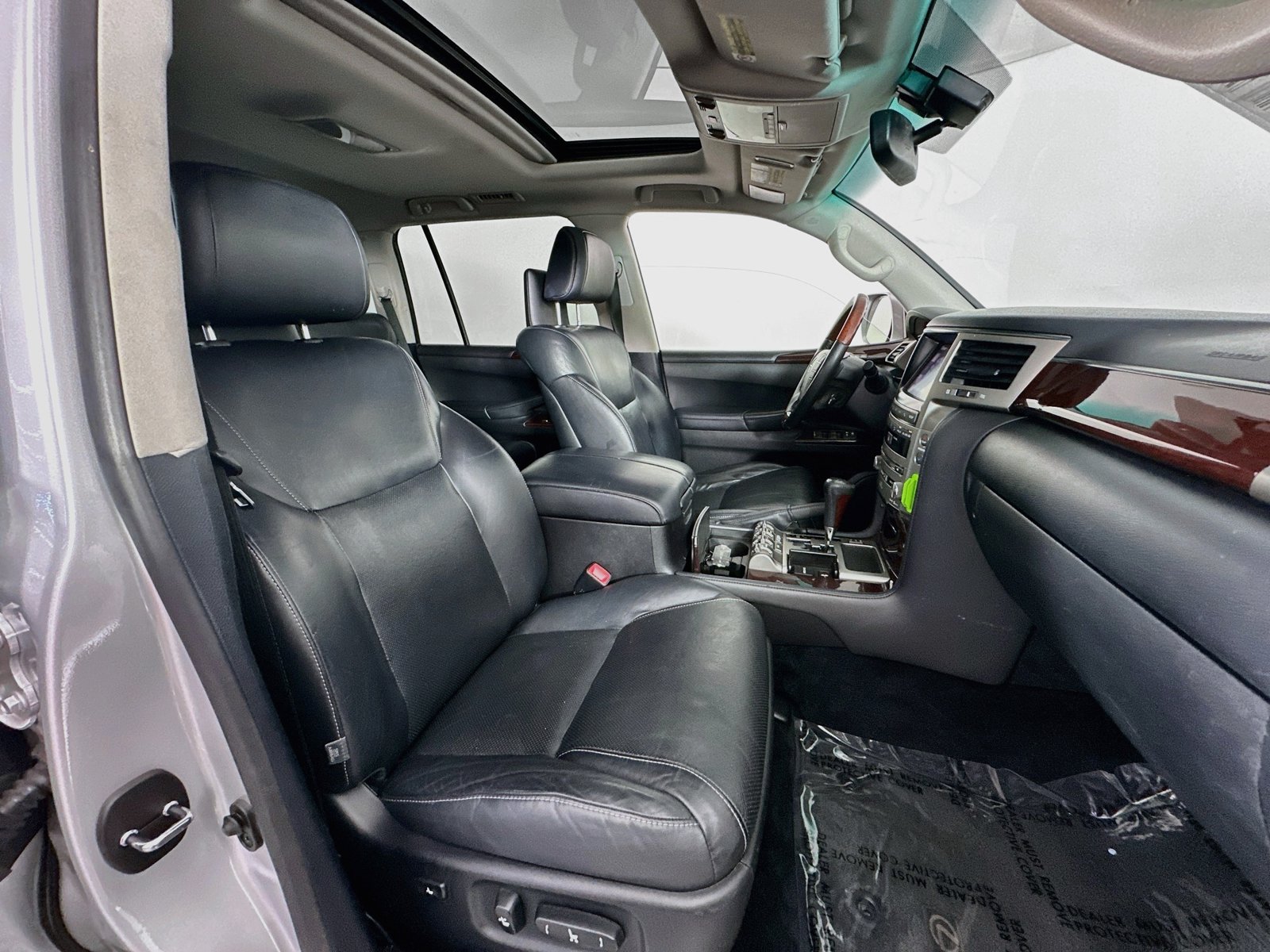 Used 2013 Lexus LX 570 4WD w/ Luxury Pkg image 31
