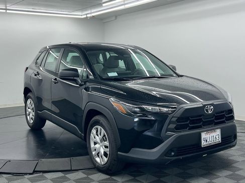 Used 2026 Toyota Corolla Cross L image 2