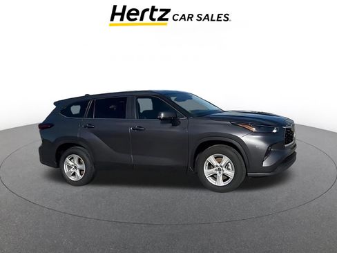 Used 2025 Toyota Highlander LE image 1