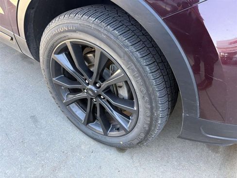 Used 2018 Ford Explorer XLT w/ Equipment Group 202A image 6