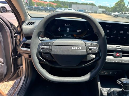 Used 2025 Kia K4 FWD image 19