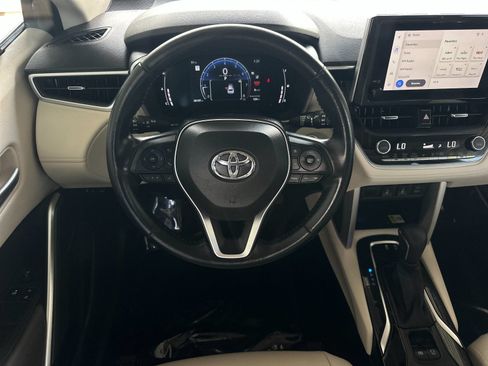 Used 2023 Toyota Corolla Cross XLE w/ Convenience Package FWD image 13