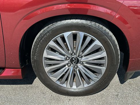 Used 2025 INFINITI QX80 Sensory image 9