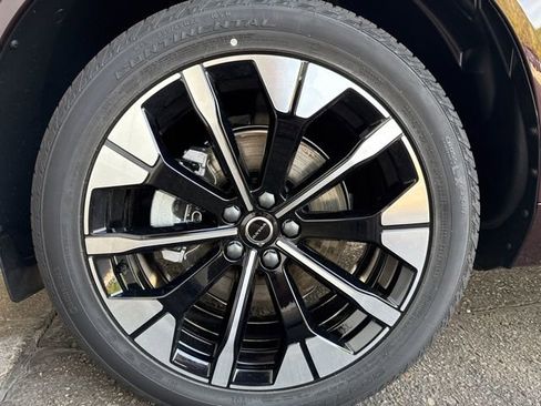 New 2026 Volvo XC60 B5 Plus w/ Climate Package image 9