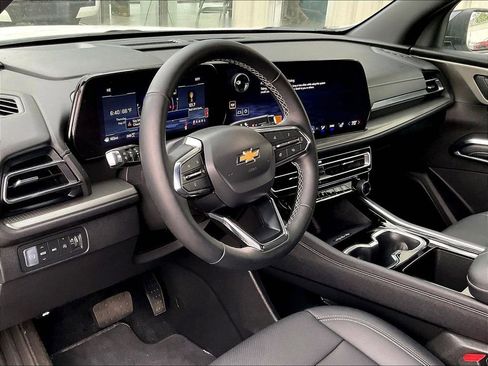 Used 2026 Chevrolet Traverse LT AWD/4WD image 8