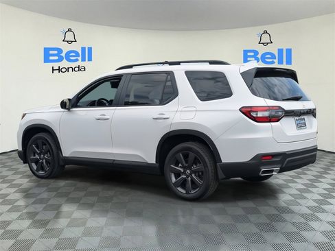 New 2025 Honda Pilot Sport image 2