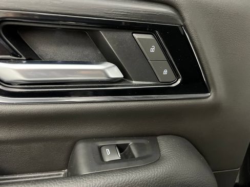Used 2025 GMC Yukon Denali AWD/4WD image 21