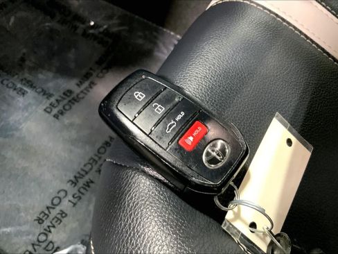 Used 2025 Toyota Camry SE FWD image 15