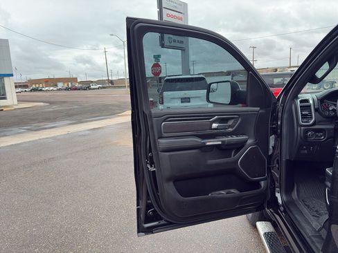Used 2023 RAM 1500 Laramie AWD/4WD image 12