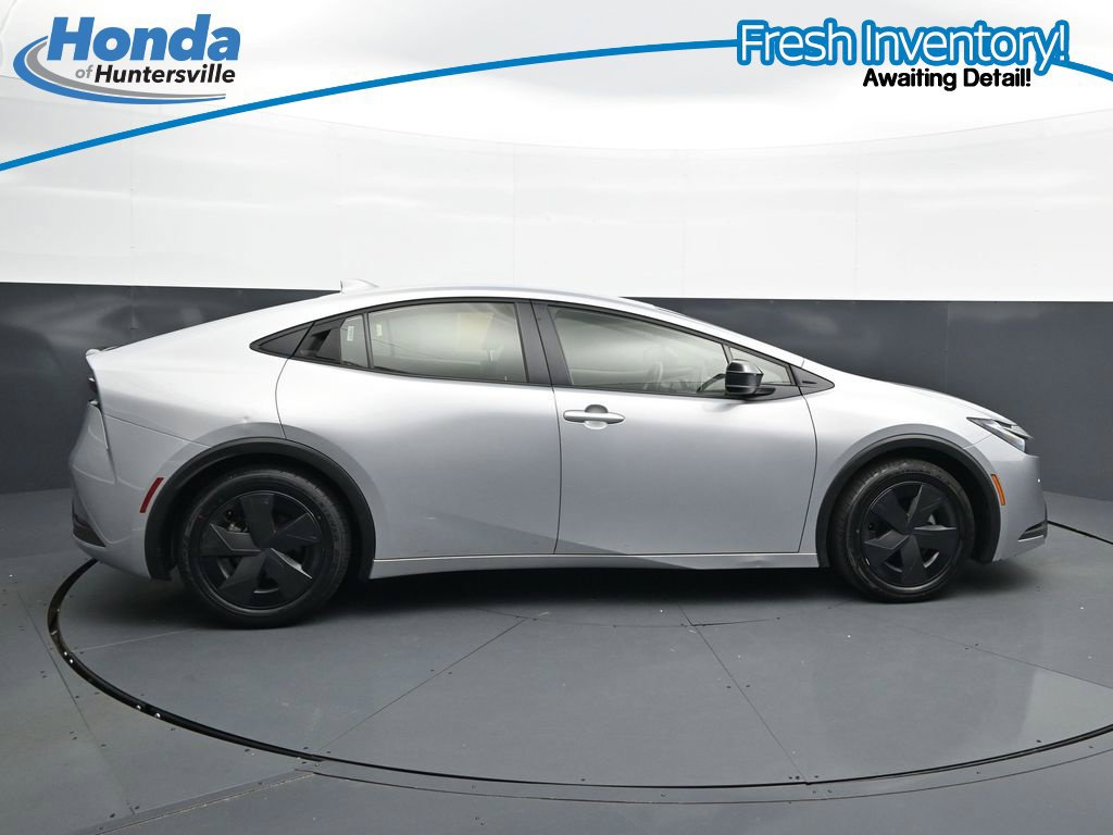 Used 2025 Toyota Prius LE FWD image 11