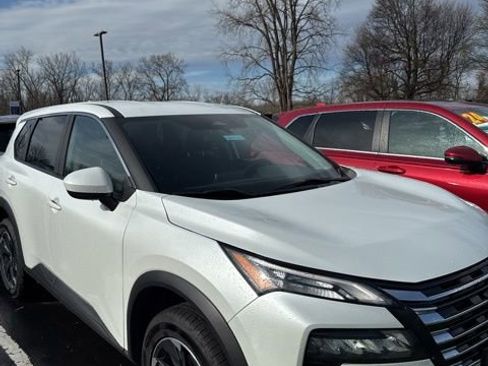Used 2024 Nissan Rogue SV AWD/4WD image 5