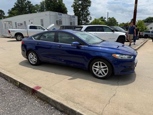 Used 2016 Ford Fusion SE FWD image 5