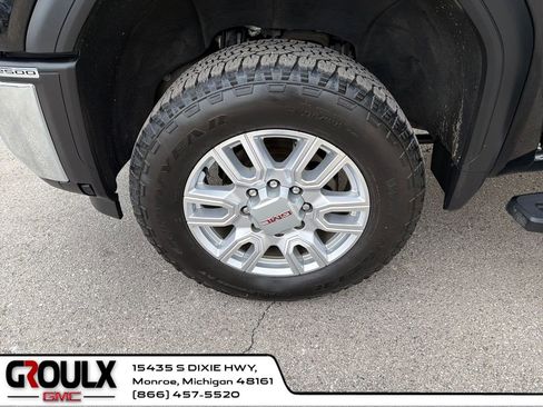 Used 2024 GMC Sierra 2500 SLT w/ SLT Premium Package image 24