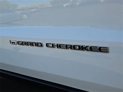 Used 2022 Jeep Grand Cherokee Limited image 13