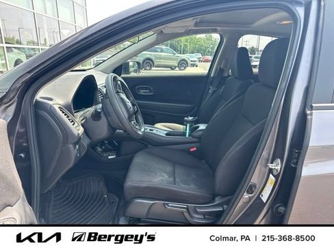 Used 2018 Honda HR-V EX image 9