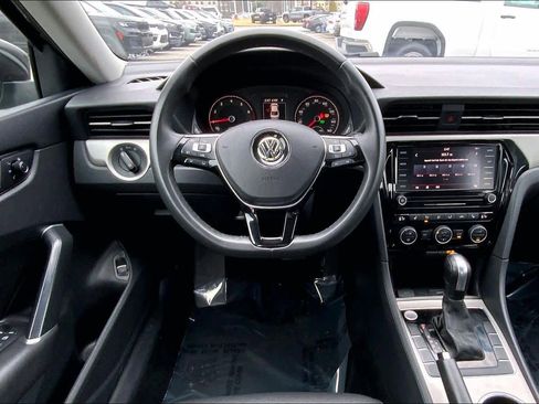 Used 2022 Volkswagen Passat 2.0T SE image 5