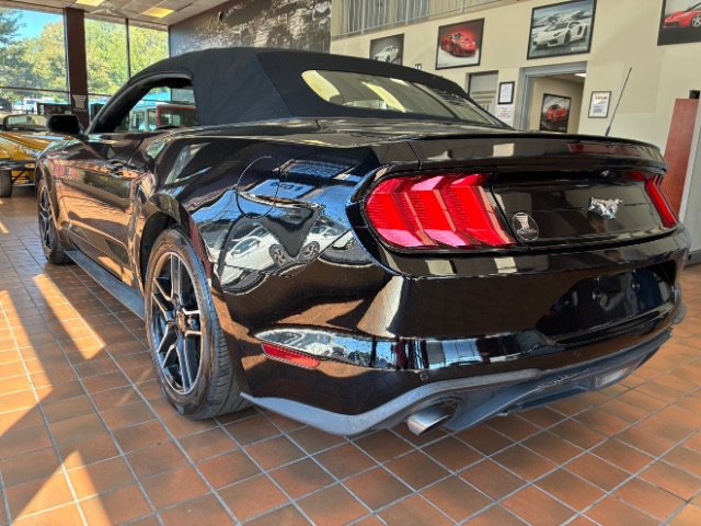 Used 2022 Ford Mustang Premium RWD image 6