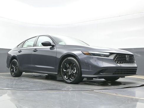 Certified 2025 Honda Accord SE image 27