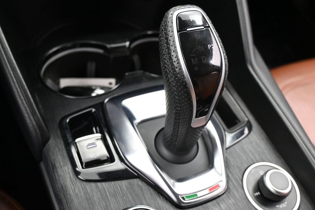 Used 2020 Alfa Romeo Giulia w/ Nero Edizione RWD image 21