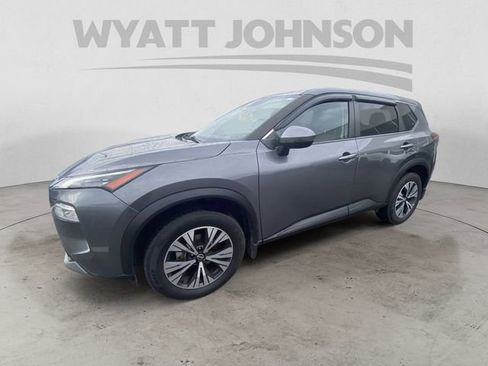 Used 2023 Nissan Rogue SV image 2