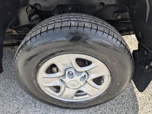 Used 2017 Toyota Tundra SR5 w/ SR5 Upgrade Package RWD image 9