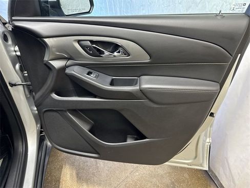Used 2021 Chevrolet Traverse LT image 29