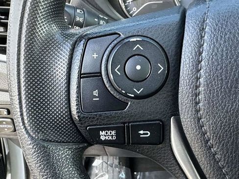 Used 2016 Toyota Corolla LE image 9