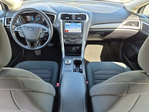 Used 2018 Ford Fusion SE w/ Fusion SE Technology Package FWD image 17