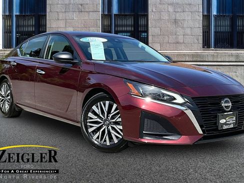 Used 2024 Nissan Altima 2.5 SV FWD image 1