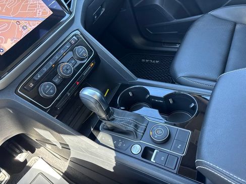 Certified 2023 Volkswagen Atlas SEL R-Line AWD/4WD image 21