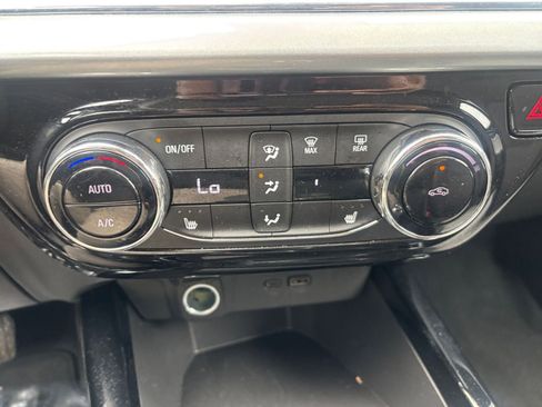 Used 2025 Chevrolet Trax LT w/ LT Convenience Package image 23