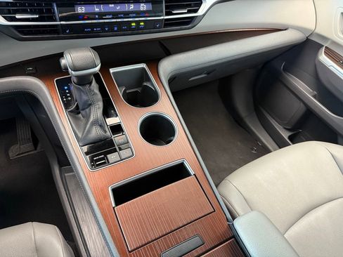 Used 2023 Toyota Sienna XLE image 21