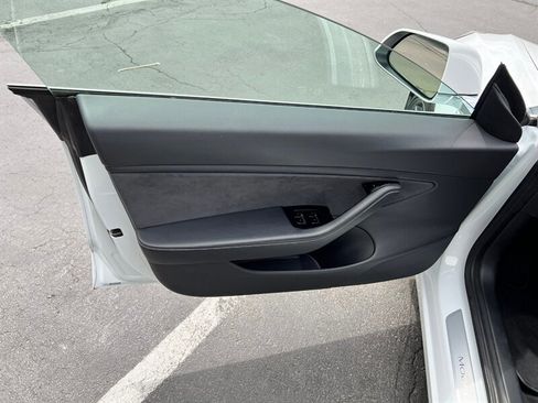 Used 2018 Tesla Model 3 Mid Range RWD image 19