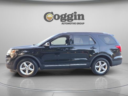 Used 2016 Ford Explorer XLT w/ Equipment Group 202A image 2