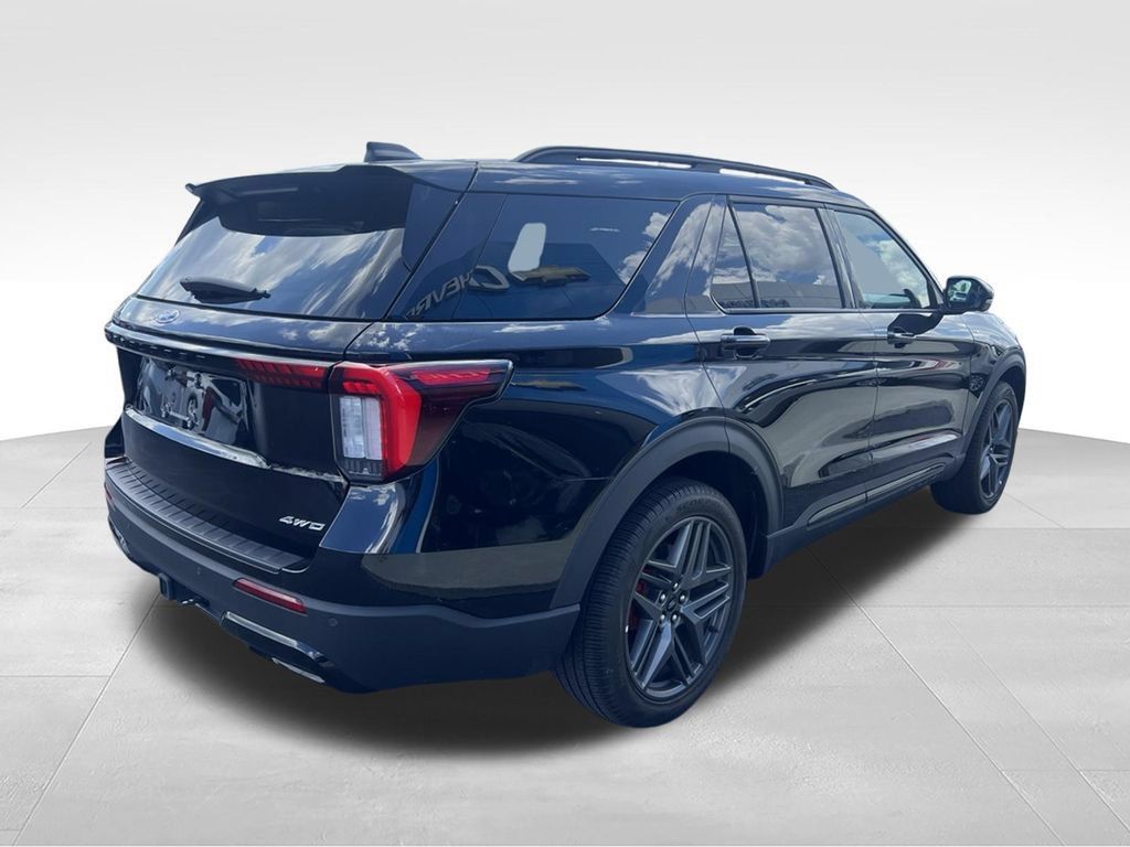 Used 2025 Ford Explorer ST-Line w/ ST-Line Street Pack AWD/4WD image 11
